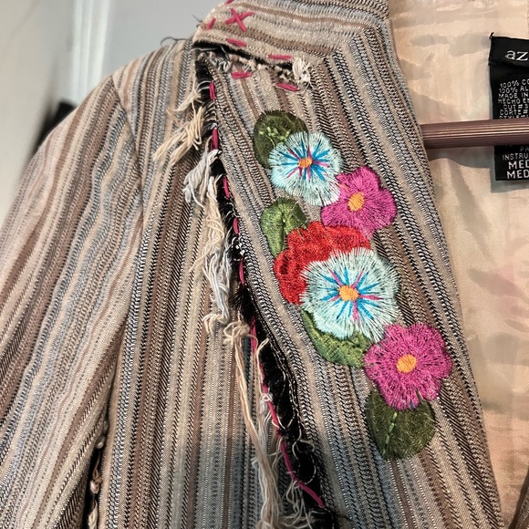 Adorable Aziz Embroidered Striped Blazer button needs a lil’ stitcheroo - Picture 10 of 14